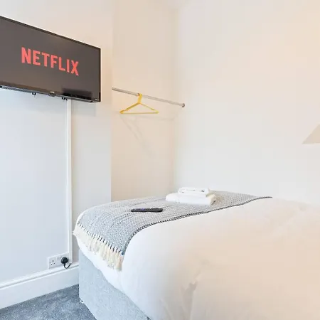 Vendégház #3 - Location - Private Ensuite, Smart Tv, Fast Wifi By Yoko