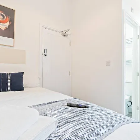 #3 - Location - Private Ensuite, Smart Tv, Fast Wifi By Yoko レッドカー
